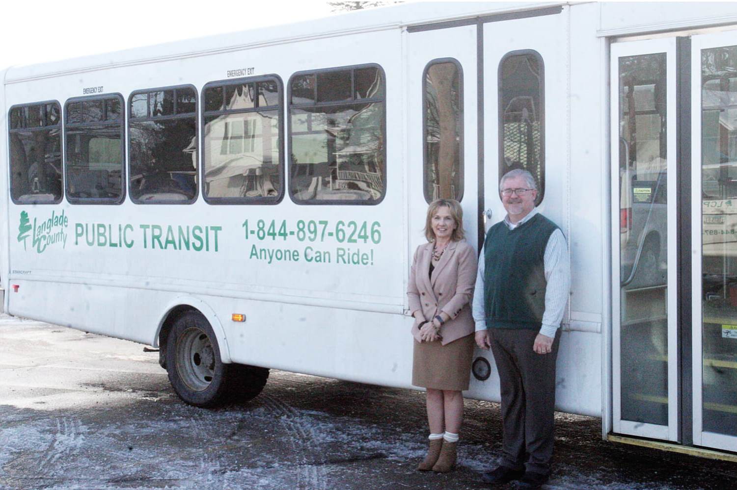 Pam Resch, Langlade County Finance Director, and Danny Pyeatt, Antigo supervisor for Red Robin/Menominee
Department of Transit Services, show off the fresh look for the rebranded county-wide transit system.