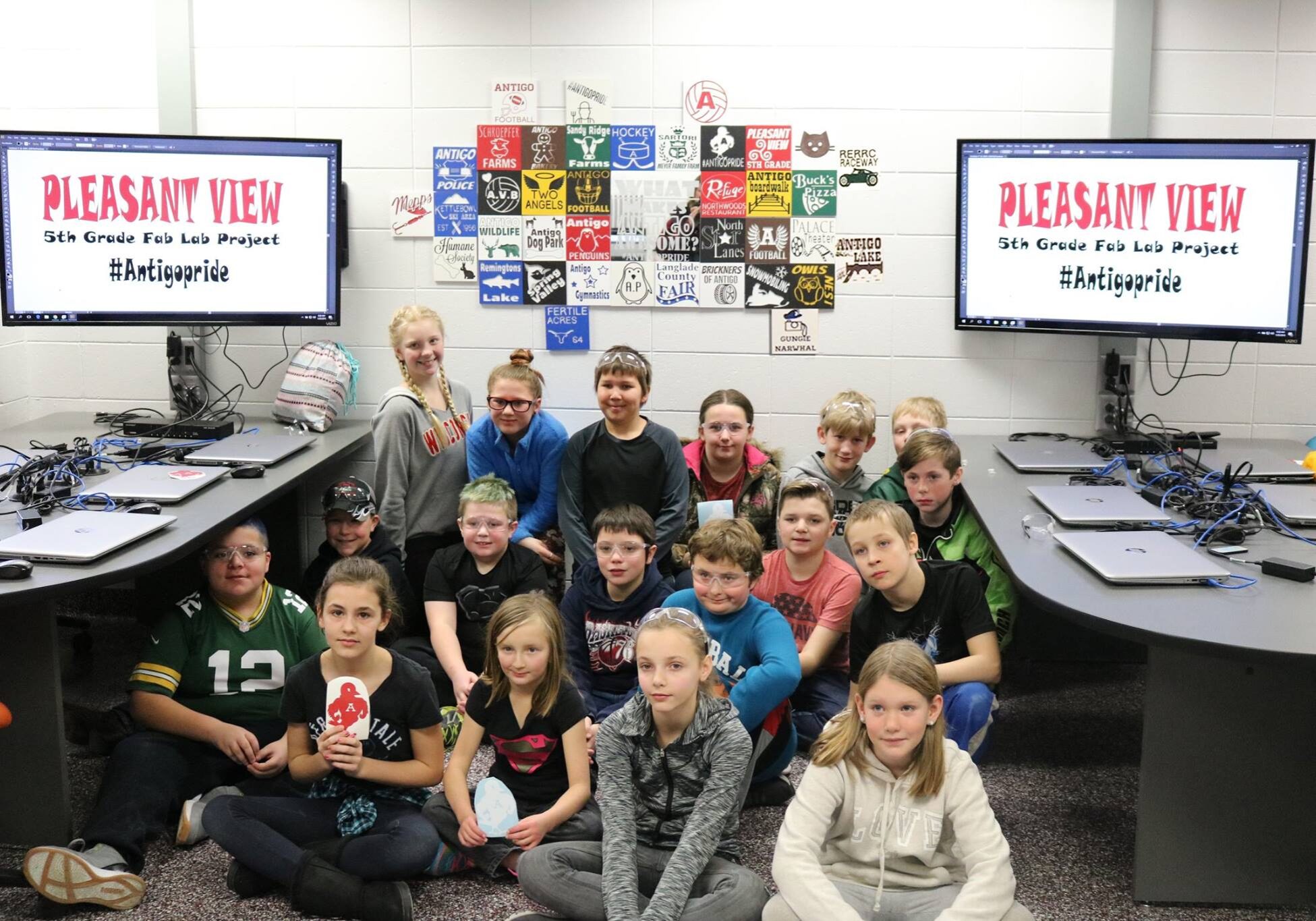 5th Grade Pleasant View Class for Mosaic Tile Wall